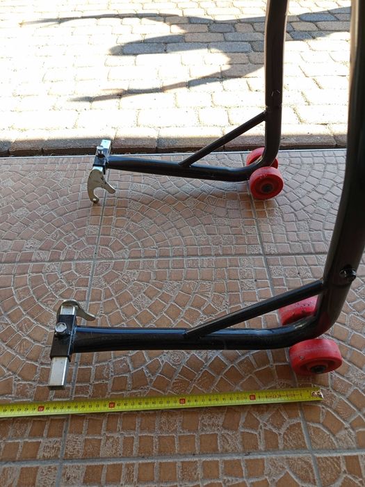 Stojak motocyklowy, podnośnik