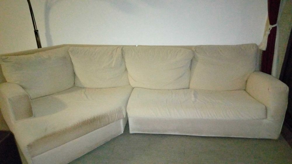 Sofá Bege com almofadas