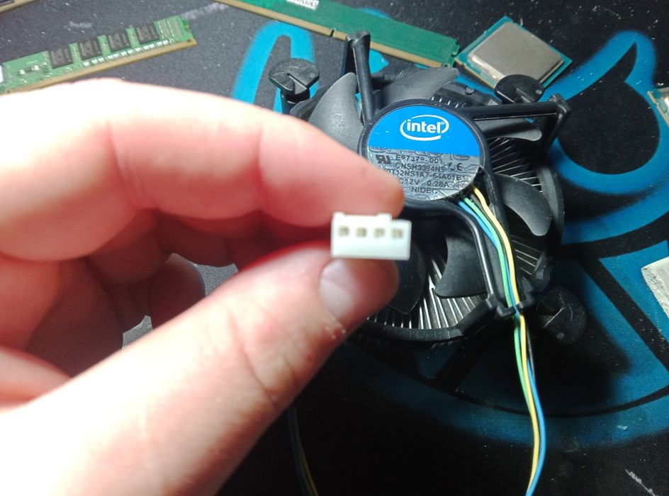 Кулер процессорный Intel базовый (BOX) 4-pin