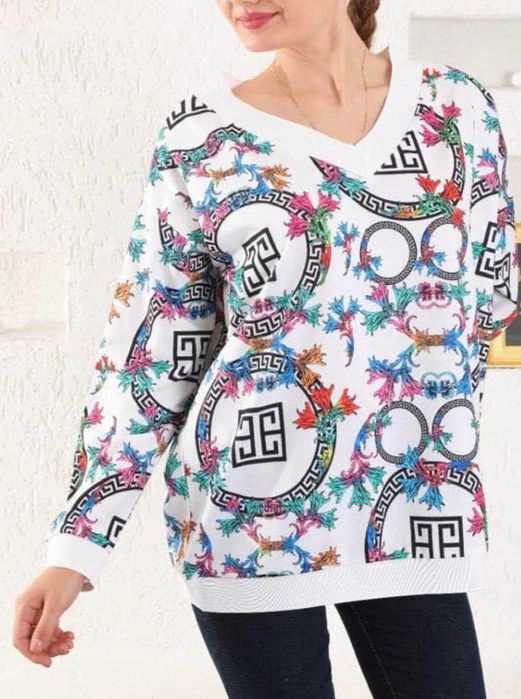 Bluza dekolt V wzory 42/44/46 R. UNIWERSALNY biała