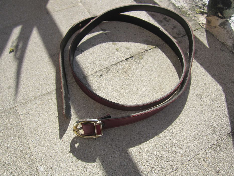 Cinto Bordeaux Fivela Dourada 108 cm