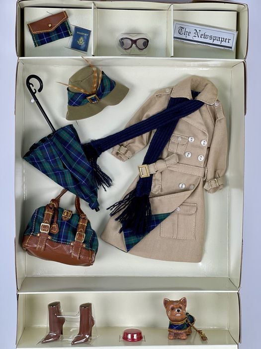 Mattel Barbie Fashion Model Collection True Brit Accessory Set