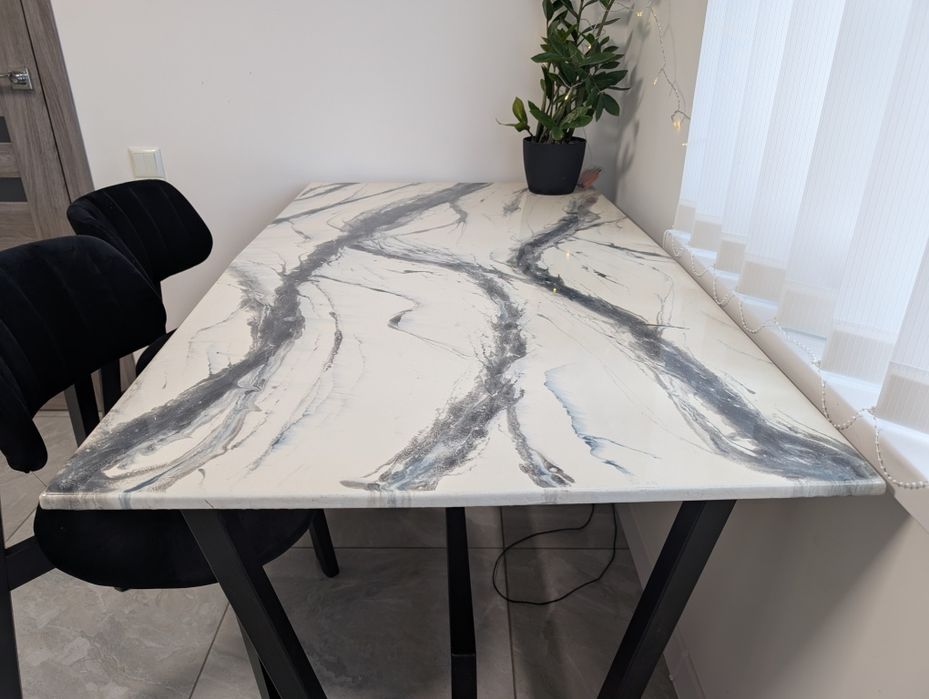 Стіл з ЛДСП та епоксидної смоли