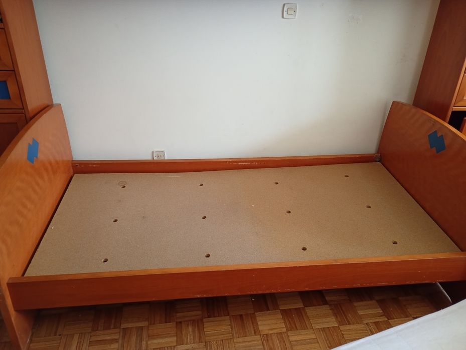 Cama com colchão e gavetão