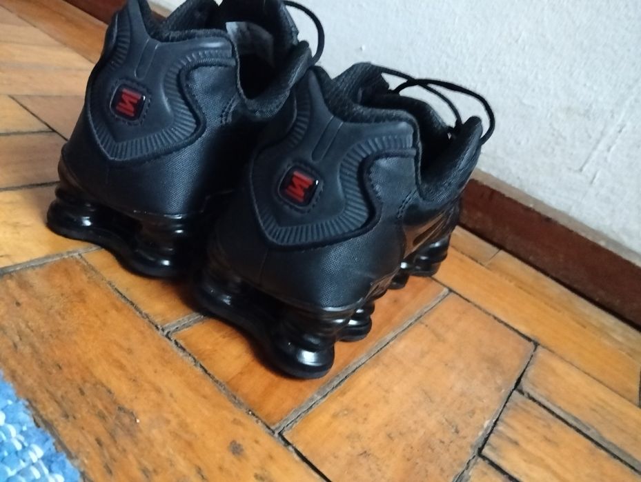Nike Shox TL pretas novinhas.