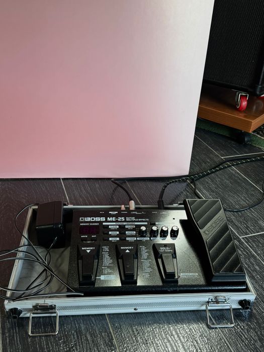 Guitarra Elétrica com Pedal Boss ME 25  + Estojo Rigido (Case)