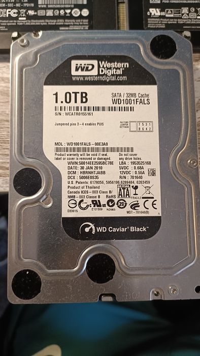 Discos SSD e mecânicos.