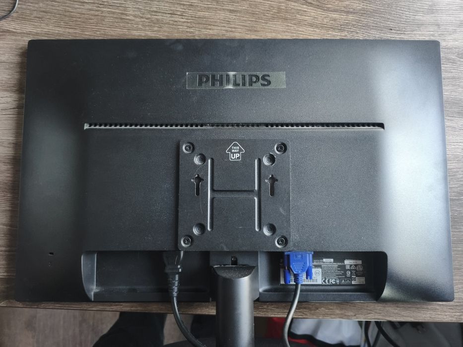 ЖК-монітор Philips 223V5L