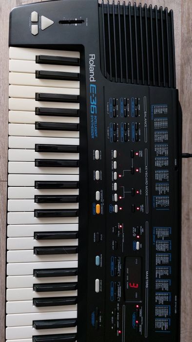 Keyboard Roland E 36
