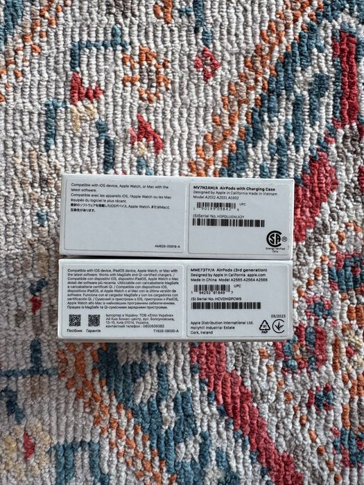 AirPods 3 та AirPods 2