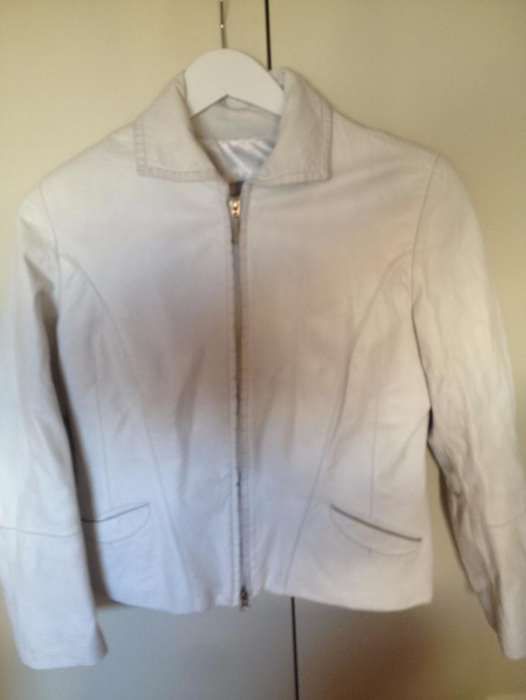 Casaco de cabedal branco de senhora