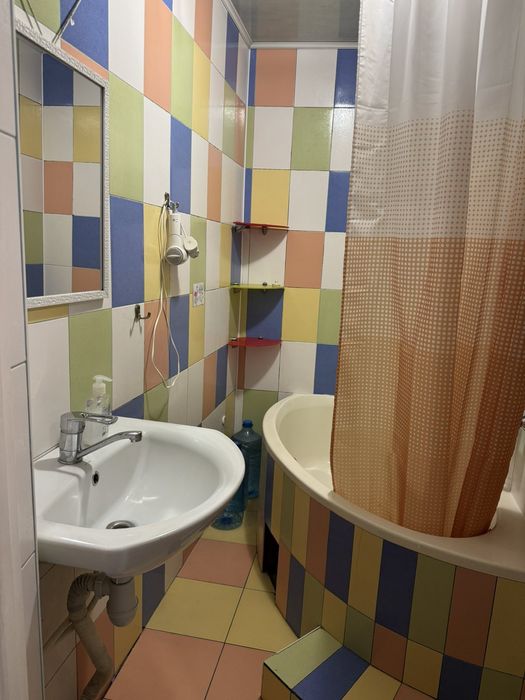 СВІТЛО Є.Центр міста.Біля басейну Карпатія.Подобово.Чудова затишна дво