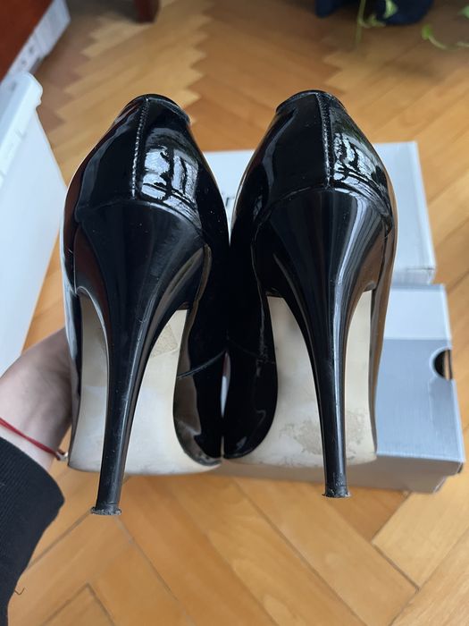 Szpilki czarne 39 skóra