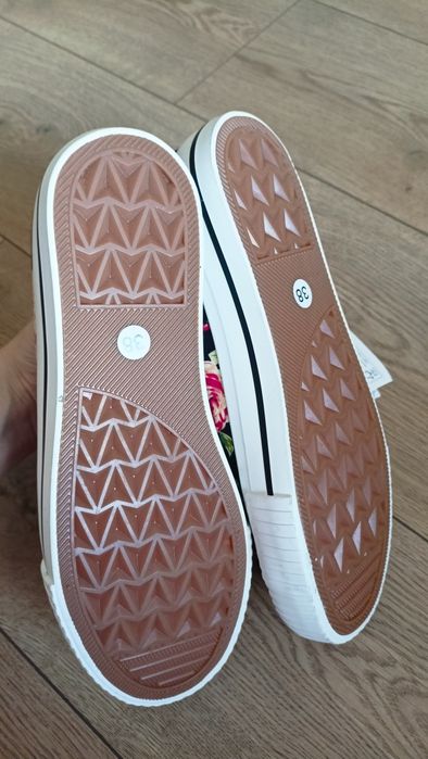 Trampki nowe 38.