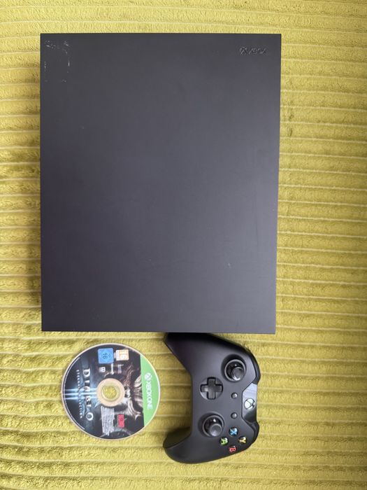 Xbox One X 1TB ігрова приставка