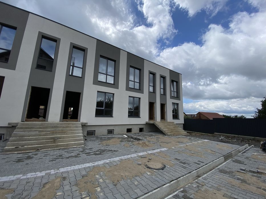 Продаж таунхаусу в ближніх Зарванцях