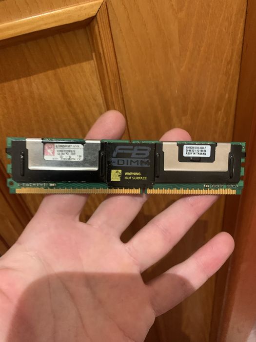 Оперативна память 1GB, 512МВ