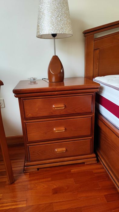 Quarto Completo (cama+mesas cabeceira+cómoda)
