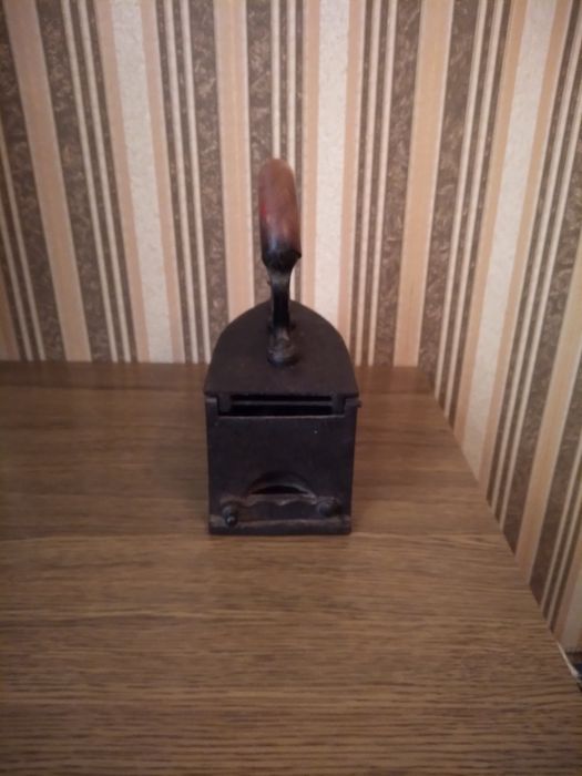 Продам старинный утюг