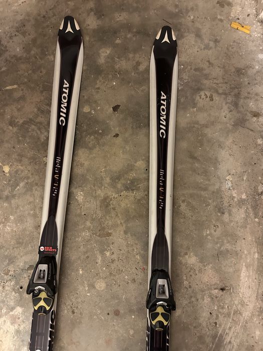 Conjunto de skis atomic+botas tamanho29