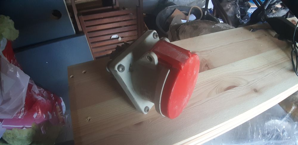 Wtyczka siłowa do agregatu