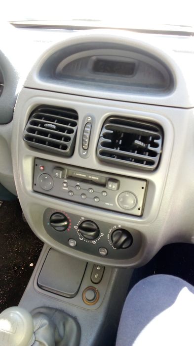 Renault Clio 1.9D Comercial (04/2000)