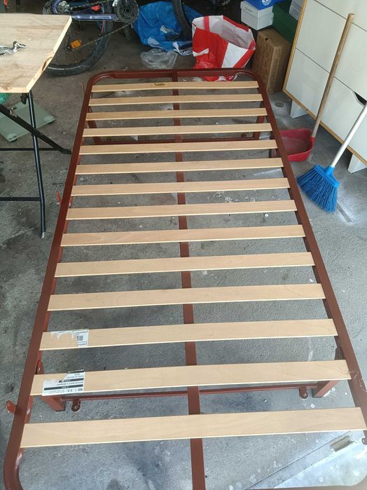 Estrado de cama com pés
