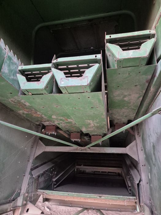 Ceifeira debulhadora john deere 1055r ler o anúncio