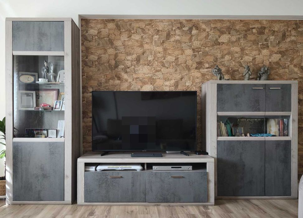 Móveis TV com muita arrumação e iluminação LED