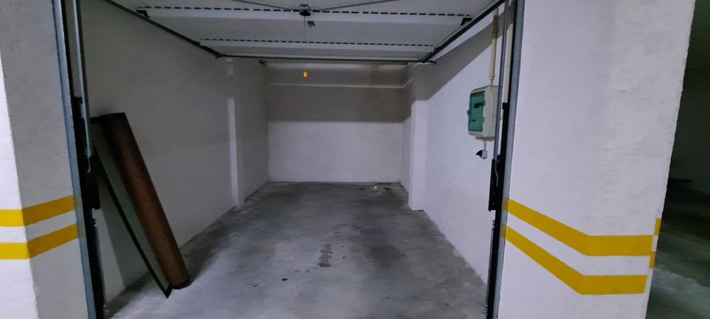 T2 Mobilado com Garagem Fechada