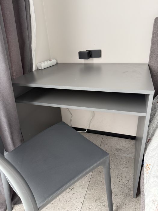 Стіл прикроватний / компьютерний