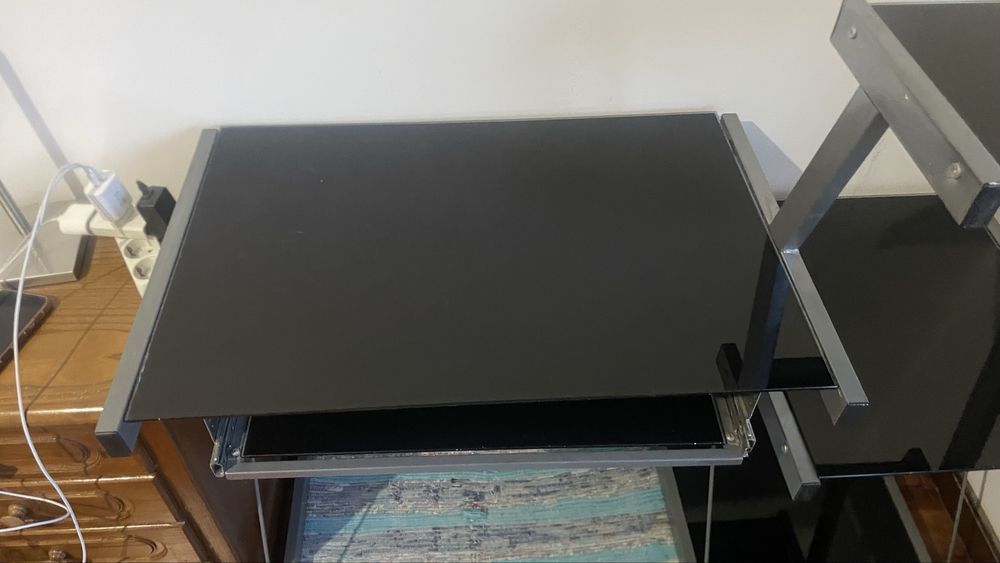 Mesa de quarto em vidro preto