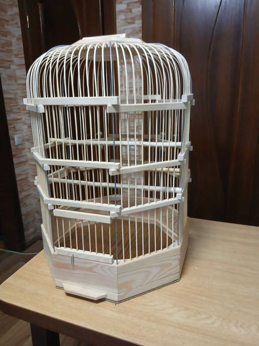 Клетка с деревянными прутьями для амадинов и канарейки