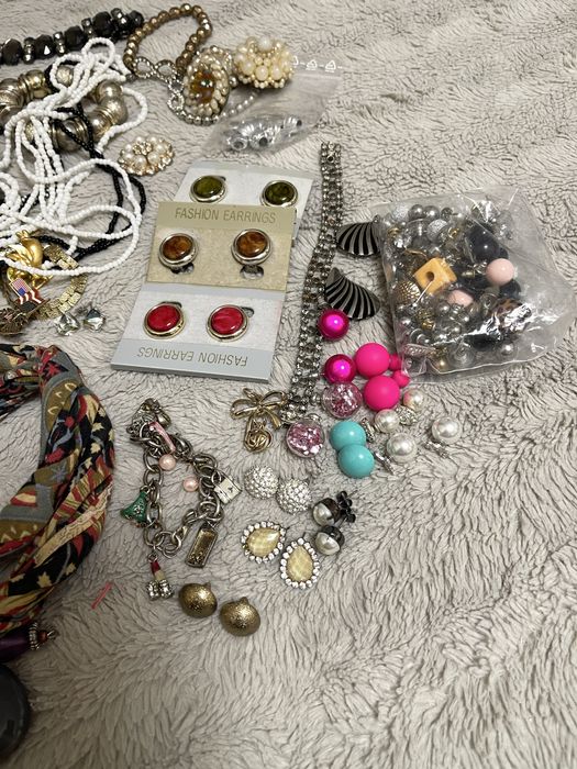 Набір біжтерії, Великий лот біжутерії, 50/50 лом та цілі прикраси