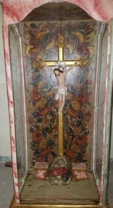 Oratorio antigo com nicho trabalhado