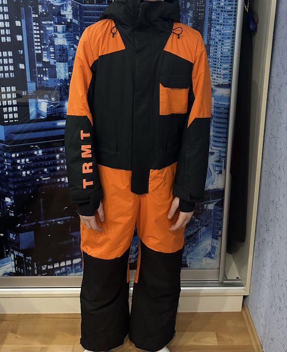 Лыжный комбинезон .