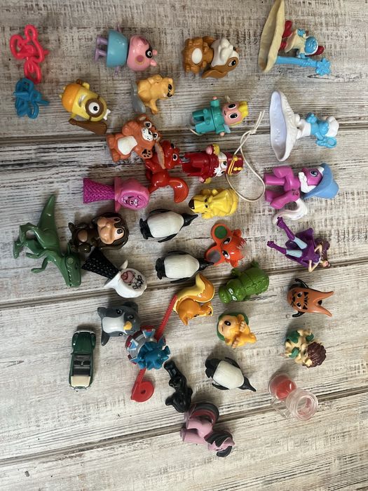 Іграшки кіндер.