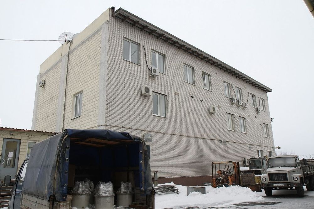 Завод на фасаді траси Запоріжжя – Дніпро [H–08].