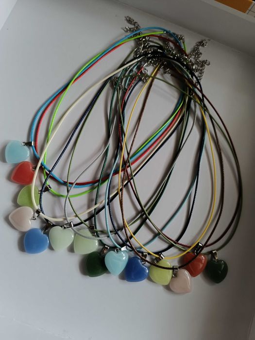 Colares variados feitos à mão