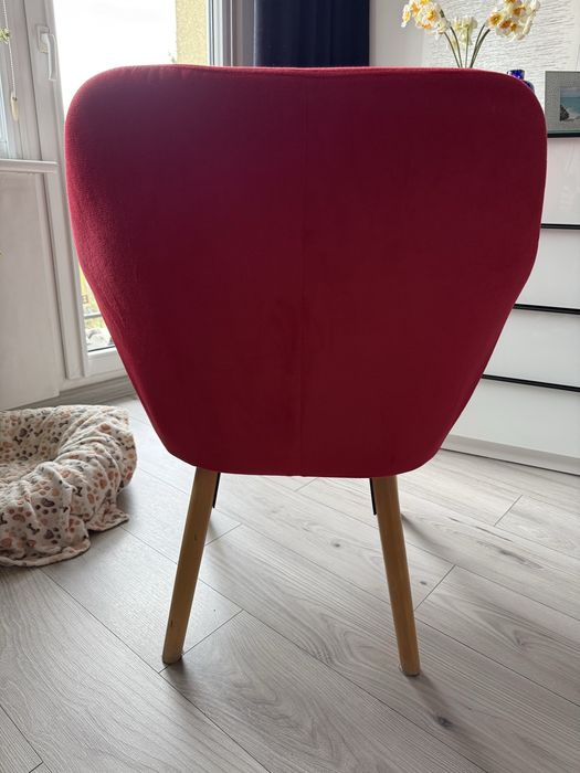 Sprzedam czerwony fotel