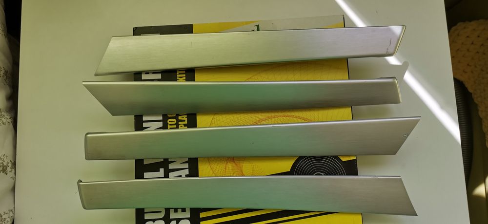 AUDI A3 8P- деталі салону: алюміній, ручки, решітки динаміків