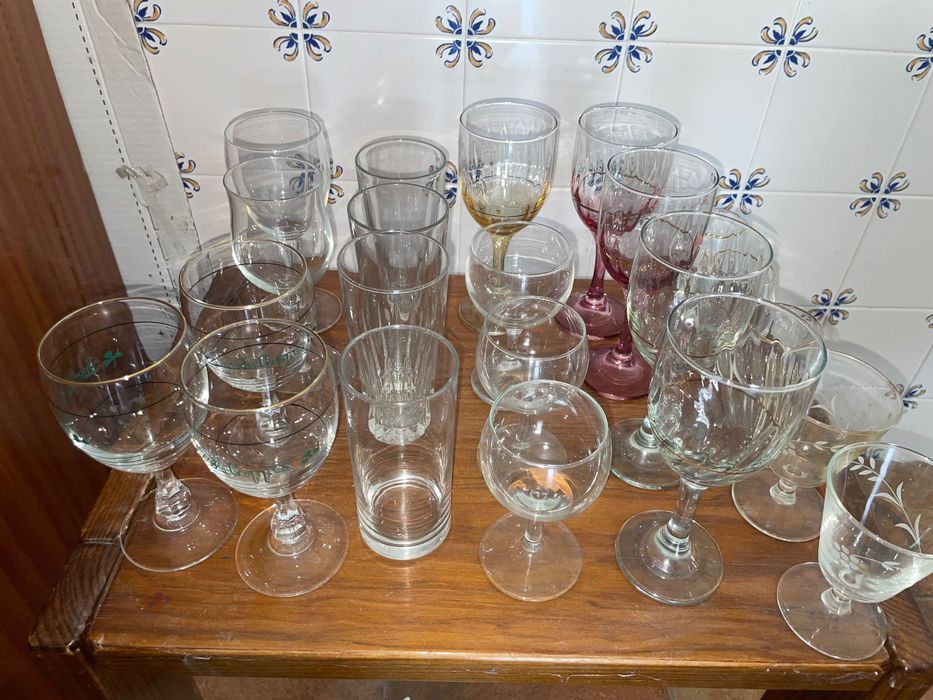 Copos de vinho variados