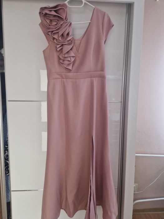 Elegancka sukienka z kwiatami