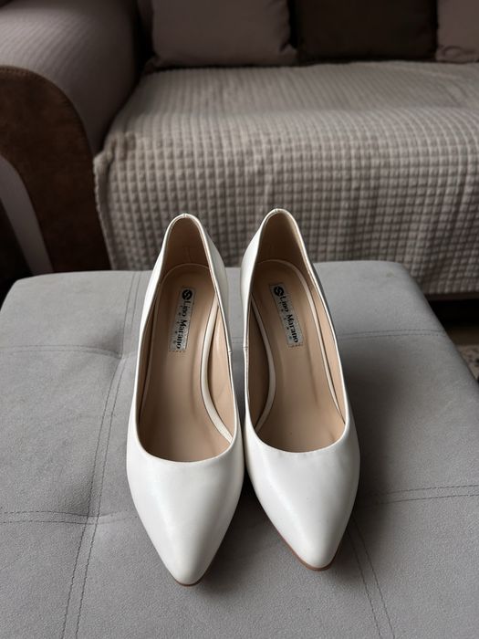 Продам білі весільні туфлі