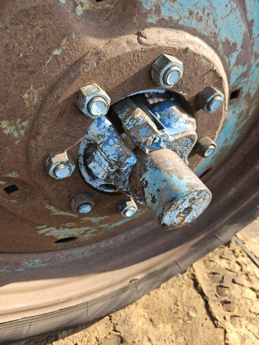 Відро 10 л   Болти в відрові більше 20 кг гайки СССР  гравера болти