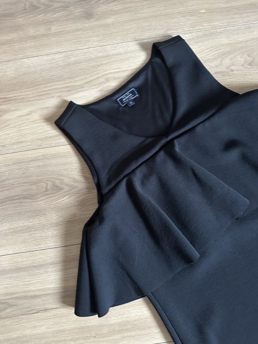 Medicine M elegancka czarna sukienka wizytowa spotkanie biuro