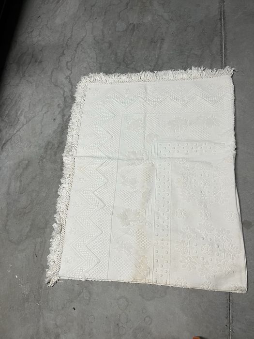 Vendo Colcha antiga  com muito Valoe e Historia  neste tipo de Artigo
