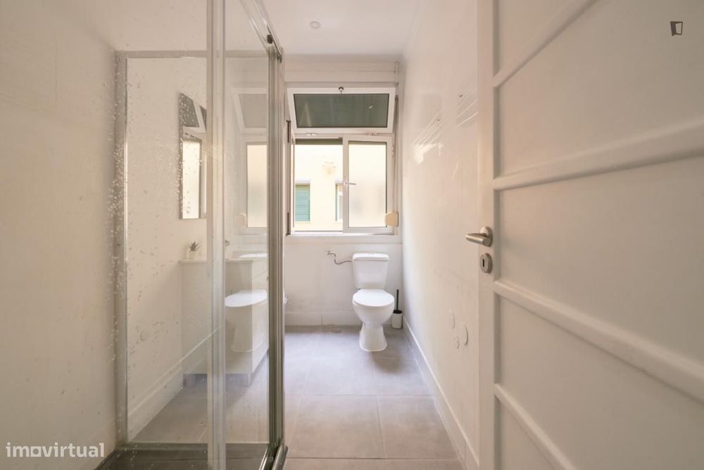 Quarto - localizado em Marquês de Pombal Lisbon
