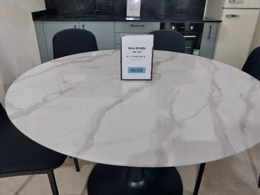 Mesa redonda de alta qualidade em marmore.
