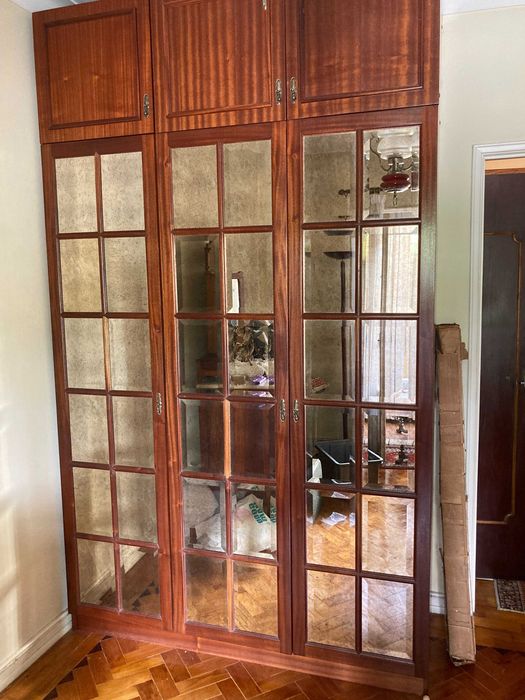 Roupeiro em mogno e espelho bronze